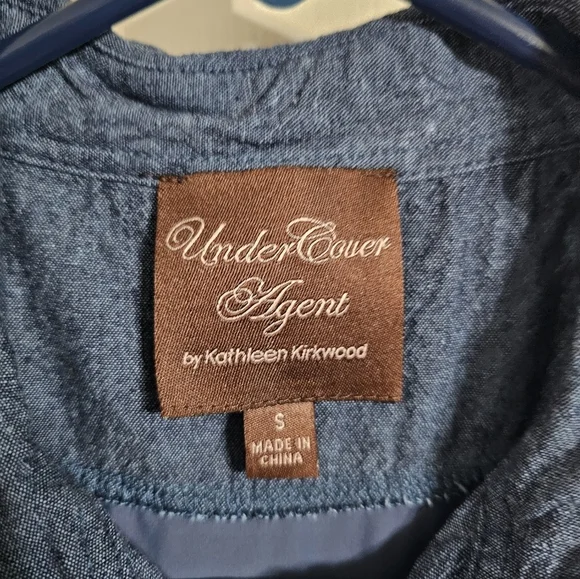 UnderCover Agent Kathleen Kirkwood S Blue Bubble Hem Blouse Denim Preppy Coastal - Picture 4 of 7